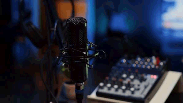 Podcasting and streaming visual